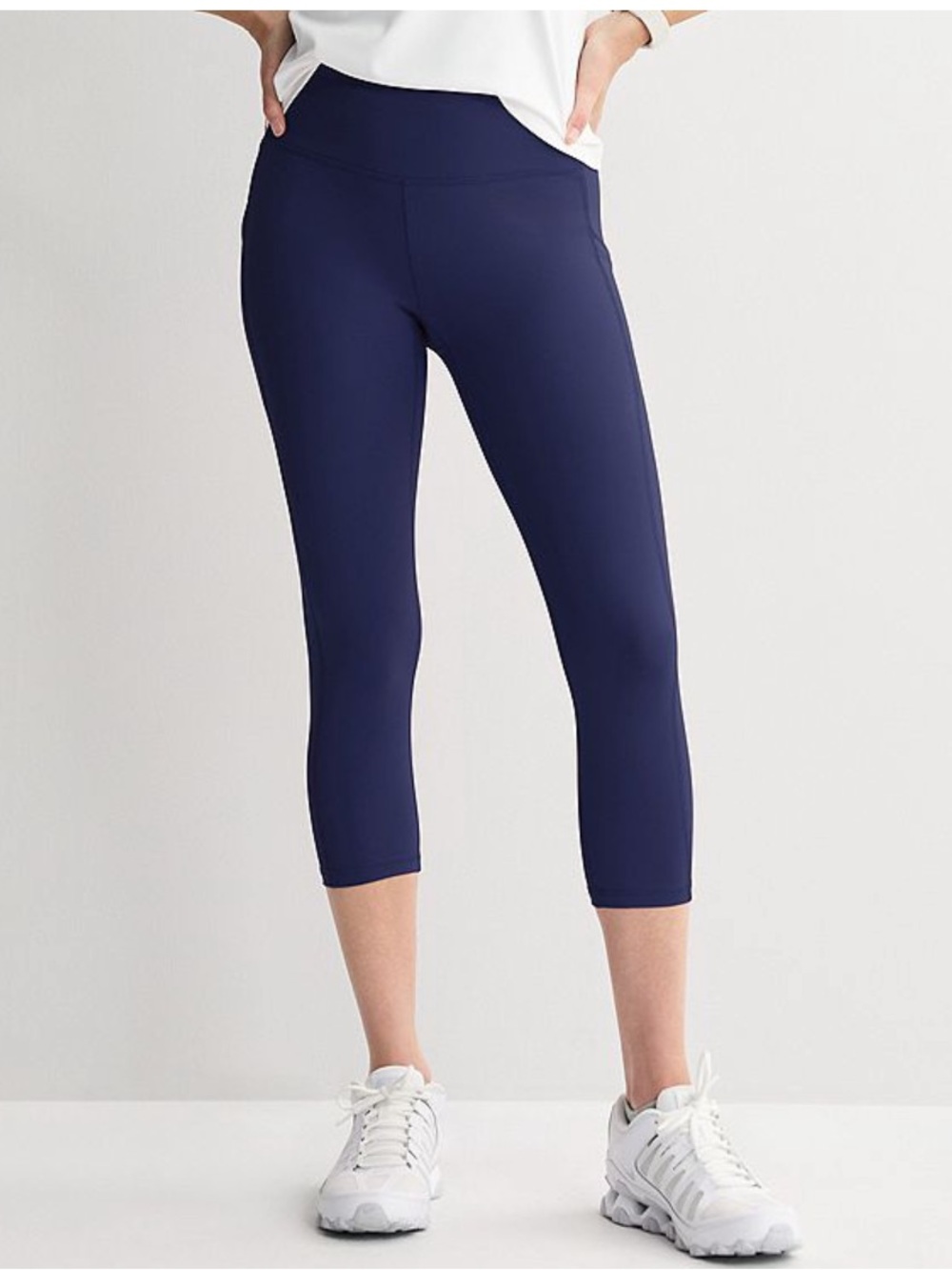 High waist Pocket Capri leggings L NWT
